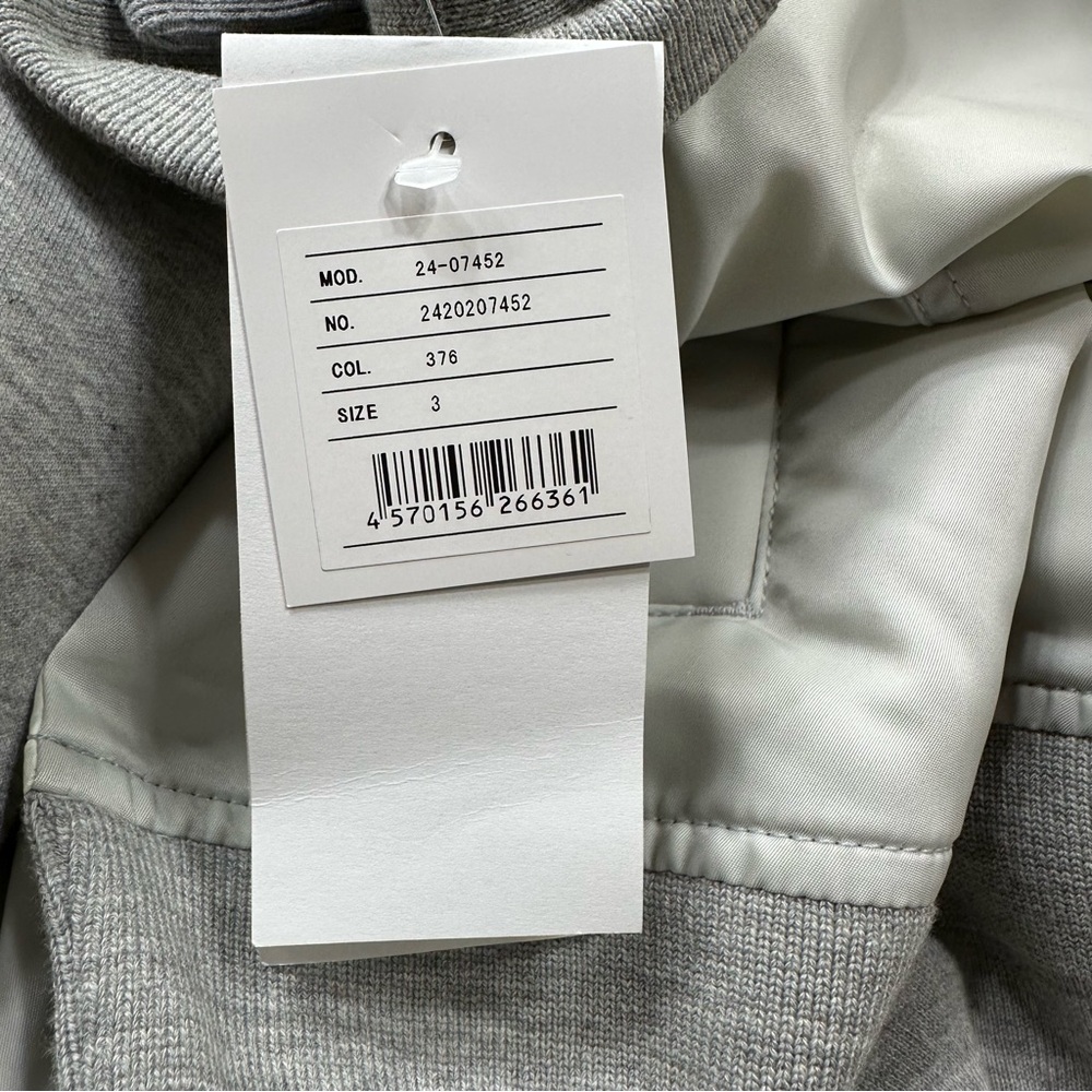 SACAI  Paneled Sweatshirt🌸 - Picture 6 of 13